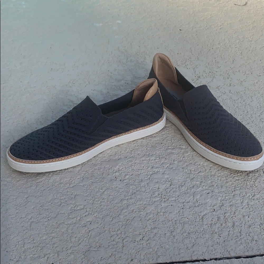 UGG Sammy Chevron Knit Sneaker 8 NWOB